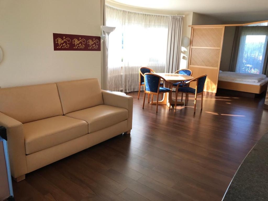 Landgasthof Hotel Lowen Wildberg  Esterno foto